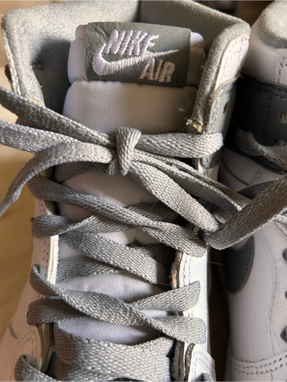 Nike Air Jordan 1 Retro High OG Size US 9 Mens Gray & White